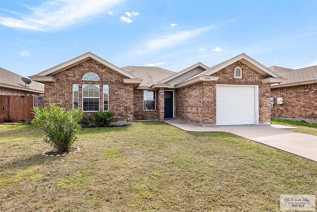 3 bed, 2.0 bath, 1279 sqft, $1,950 — Photo 1