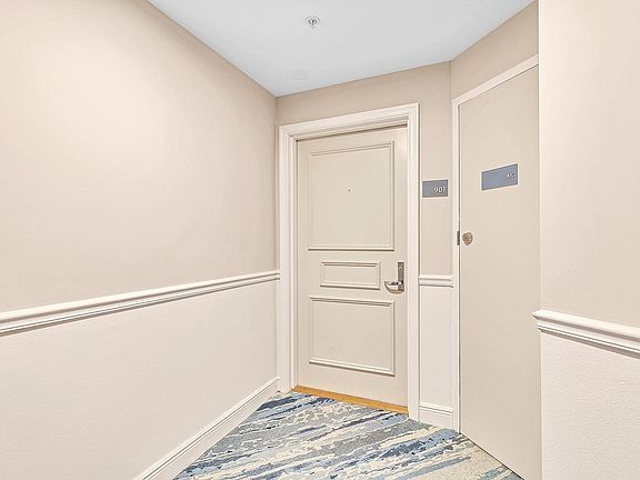 3rd image of 111 SE 8th Avenue #901