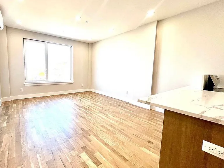 1700 Jerome Ave #5B — Photo 4
