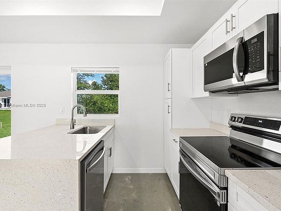5th image of 416 Pinehurst Ave