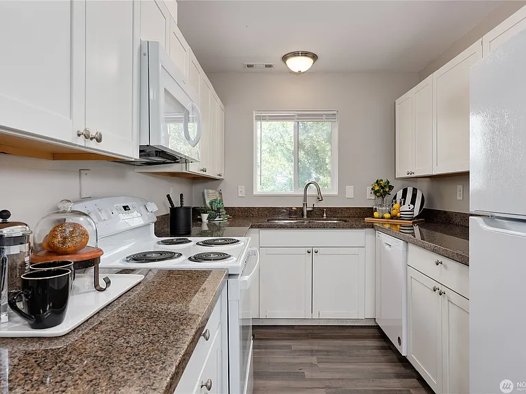 Upper unit kitchen