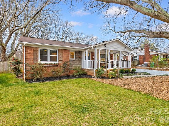 3rd image of 1854 Woodland Dr