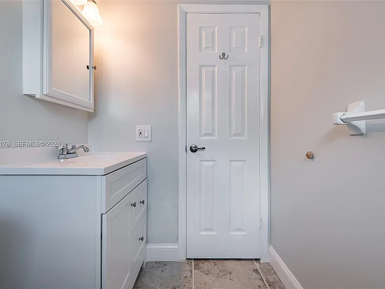 505 Heron Dr — Photo 36