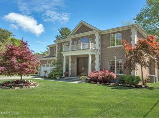 27 Corncrib Ln, Roslyn Heights, NY 11577