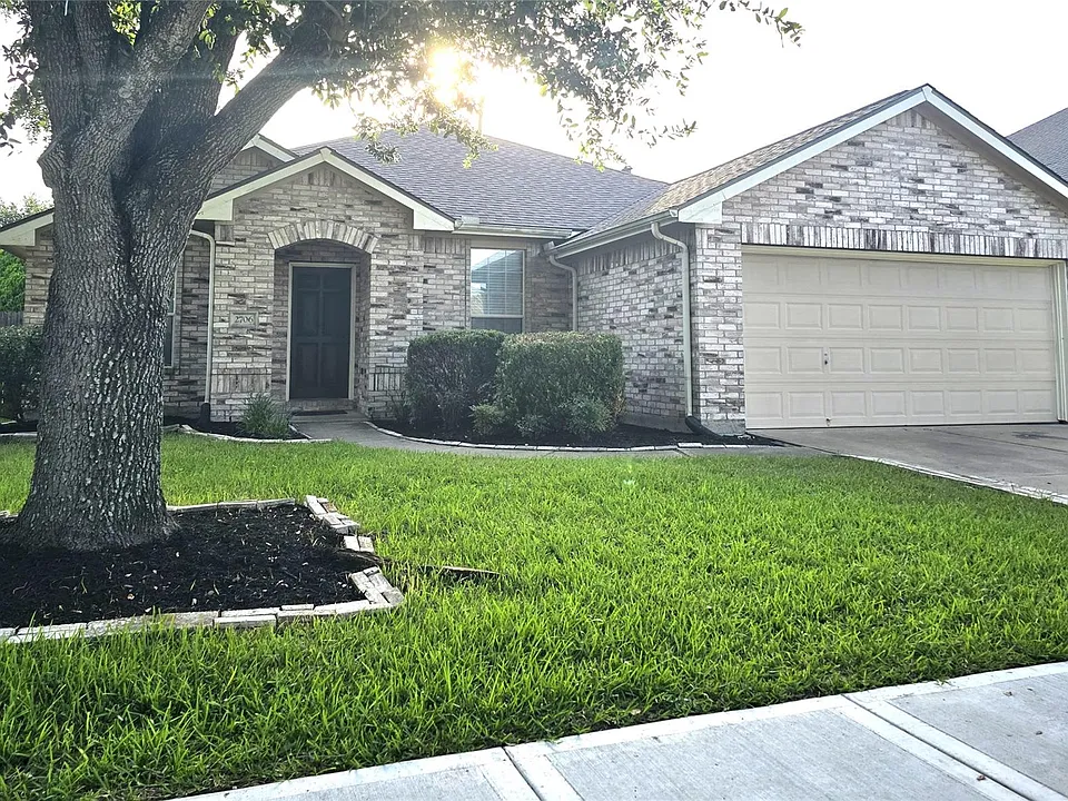 2706 Courtyard Ln