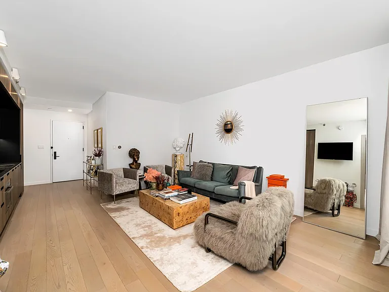181 E 101st St #701 — Photo 3