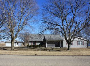 411 Salt Creek Rd, Le Roy, IL 61752