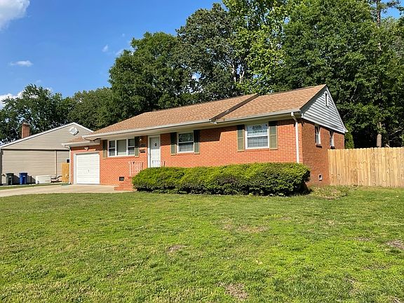 3rd image of 844 Chatsworth Dr