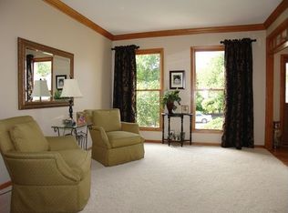 1902 King Richard Cir, St Charles, IL 60174