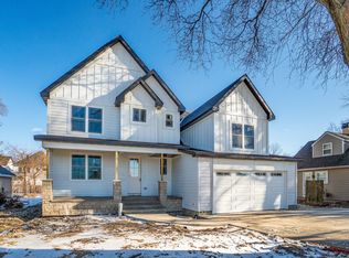 520 N Sleight St, Naperville, IL 60563