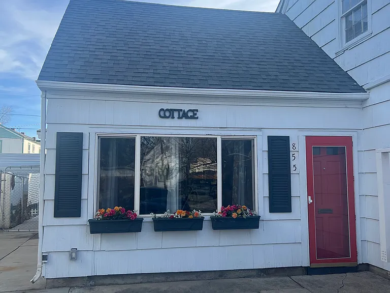 855 White Ave — Photo 1