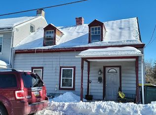 55 S 2nd St, Womelsdorf, PA 19567