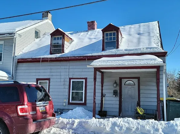 55 S 2nd St, Womelsdorf, PA 19567