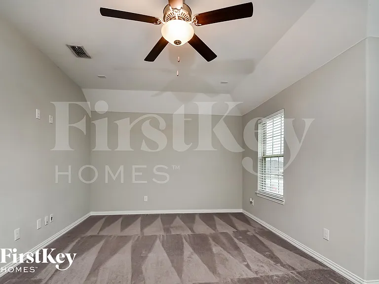 2815 Willow Ln — Photo 7
