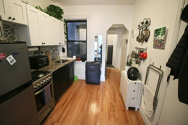 Rented by Delmark Realty LLC | media 16