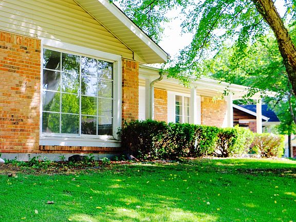 3rd image of 1729 Woodstream Dr