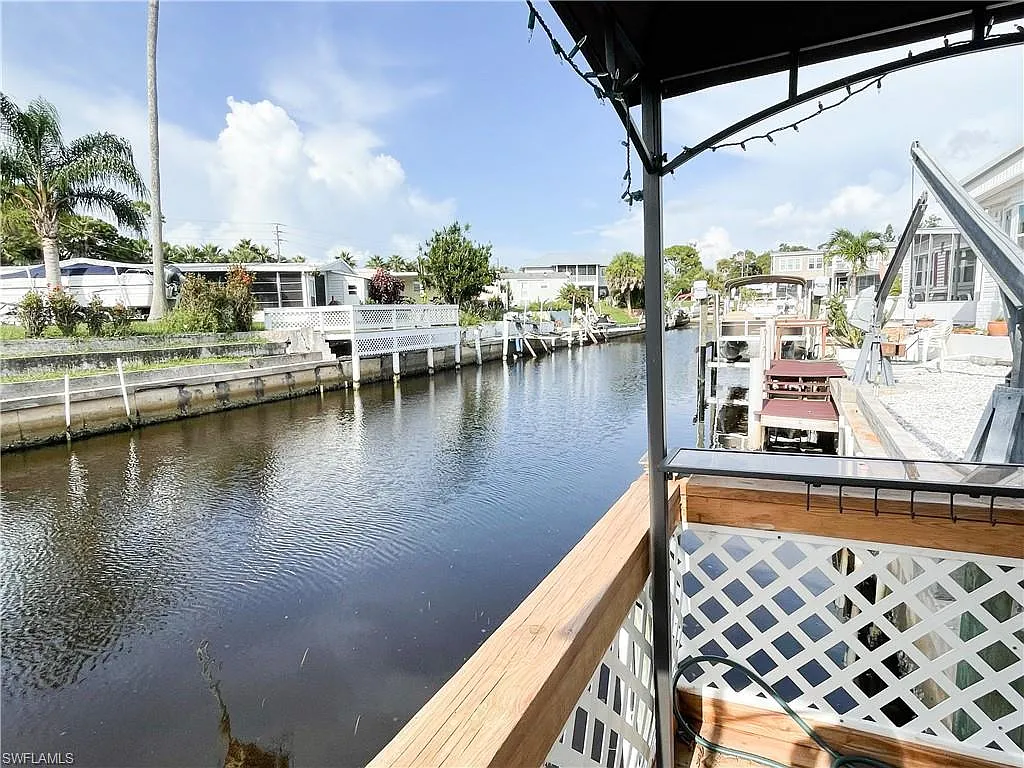 2 bed, 2.0 bath, 1380 sqft, $5,500 — Photo 2