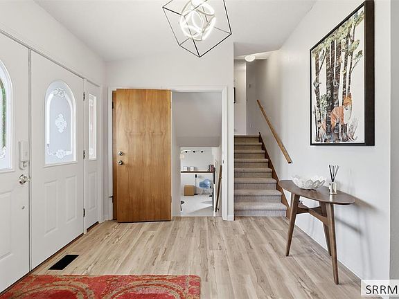 3rd image of 1090 Cahina Way