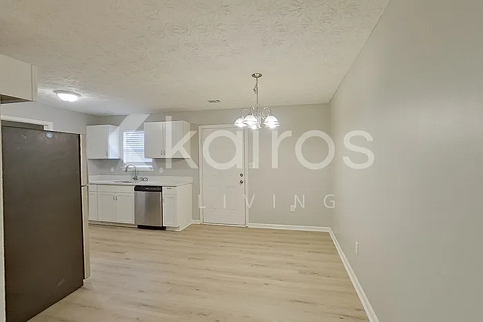 320 Deerpark Dr — Photo 7