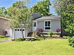 1560 Sundance Trl, Lake View, NY 14085