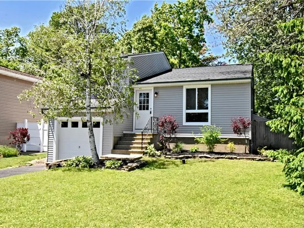 1560 Sundance Trl, Lake View, NY 14085