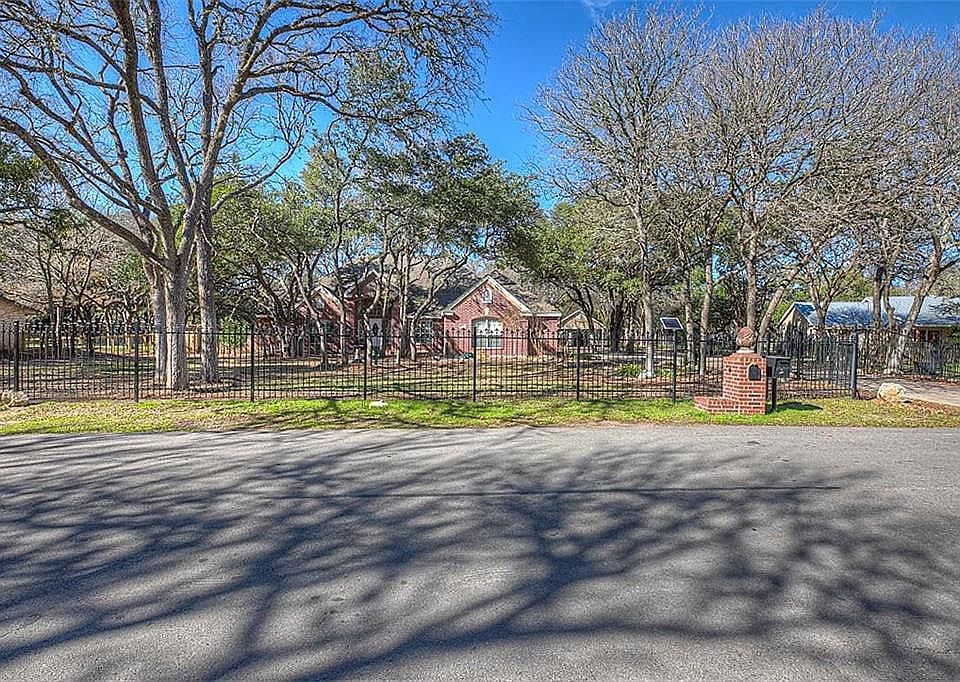 1st image of 611 Willow Creek Cir