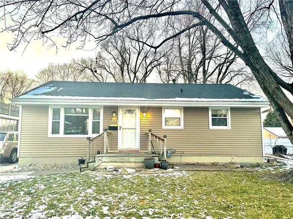 724 19th St, West Des Moines, IA 50265