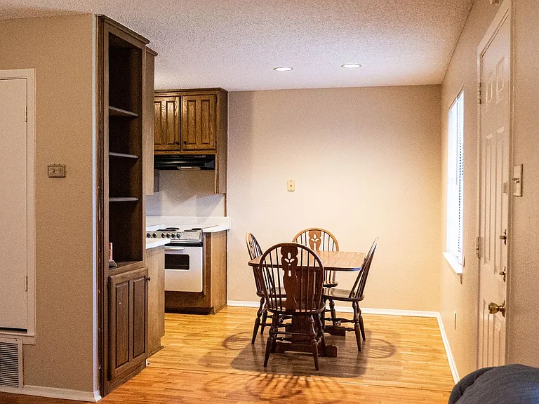 1214 Baylor Ave #210 — Photo 3