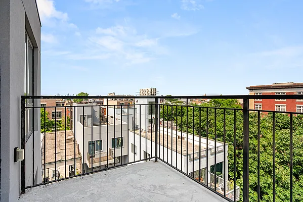 Rented by EXR | media 10