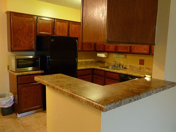 4th image of 427 Wright St APT 205