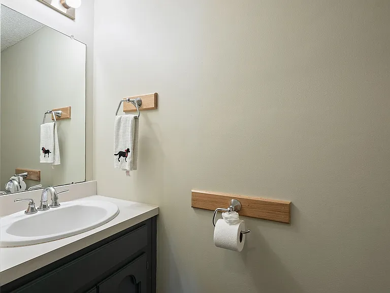 1712 Ward Ave NE #1 — Photo 3