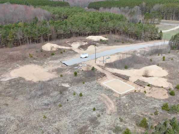 2436 E 32nd Rd, Cadillac, MI 49601