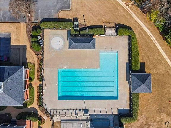 3rd image of 468 Waterford Dr