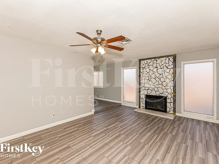 4843 Fairfax Ave — Photo 3