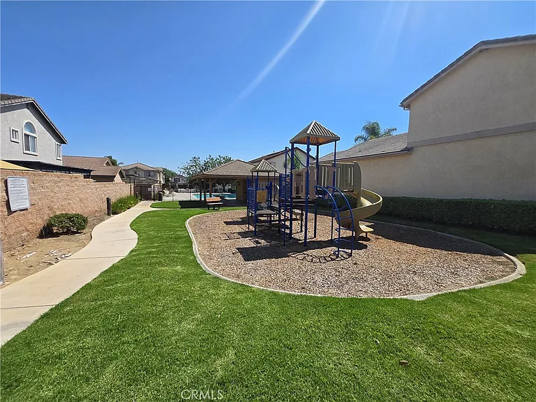 481 Pinewood — Photo 32