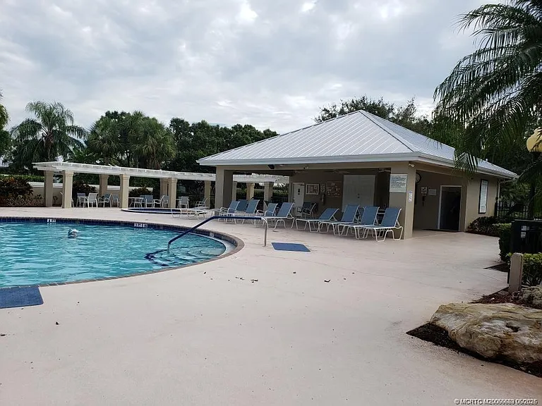 1652 SW Waterfall Blvd — Photo 17