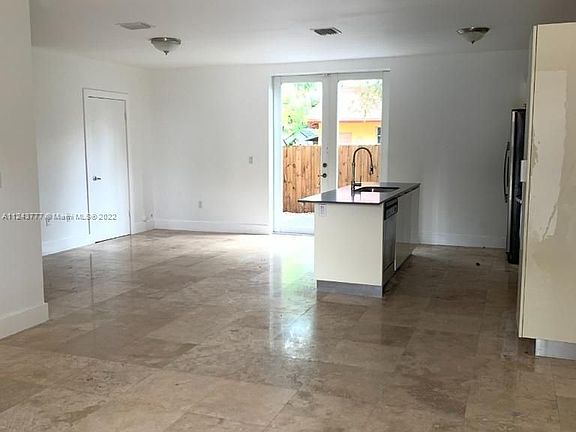 4th image of 2629 SW 29th Pl #2629