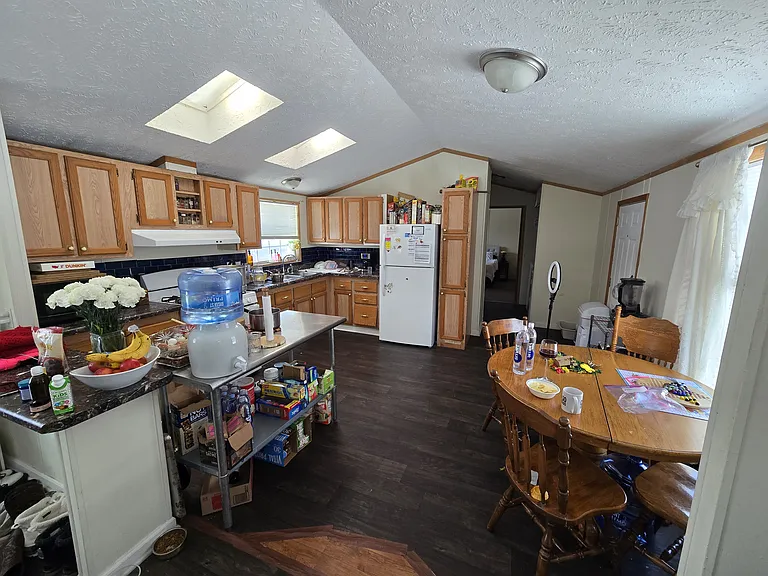 70 Pinecrest Dr — Photo 3