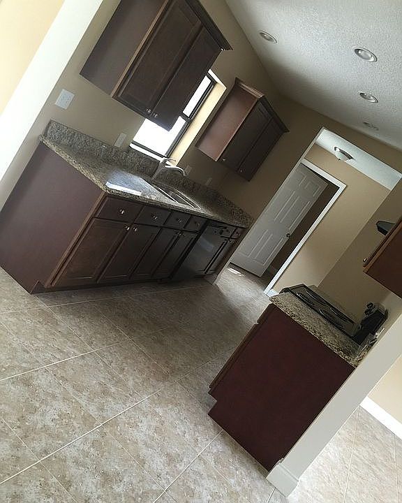 1st image of 142 W Lauren Ct