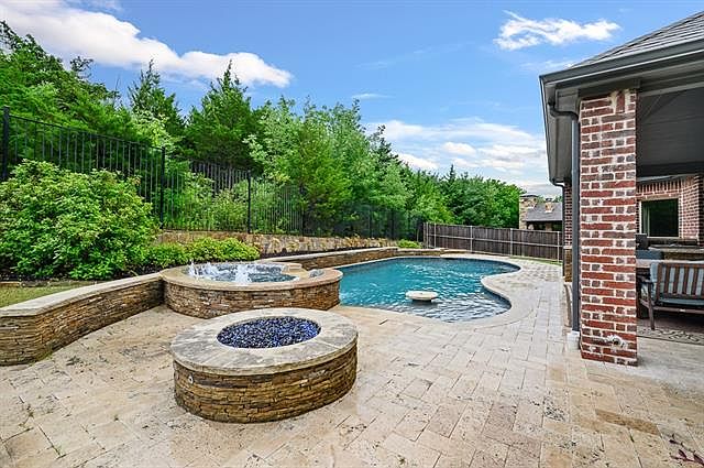 1st image of 639 Arcadia Way