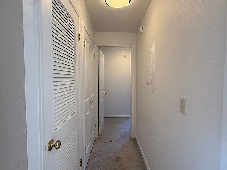 1952 Thorndyke Ave W — Photo 12