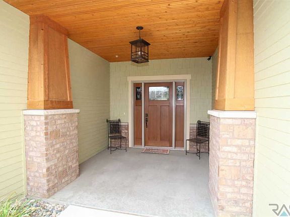 2nd image of 5601 S Jaren Lee Pl