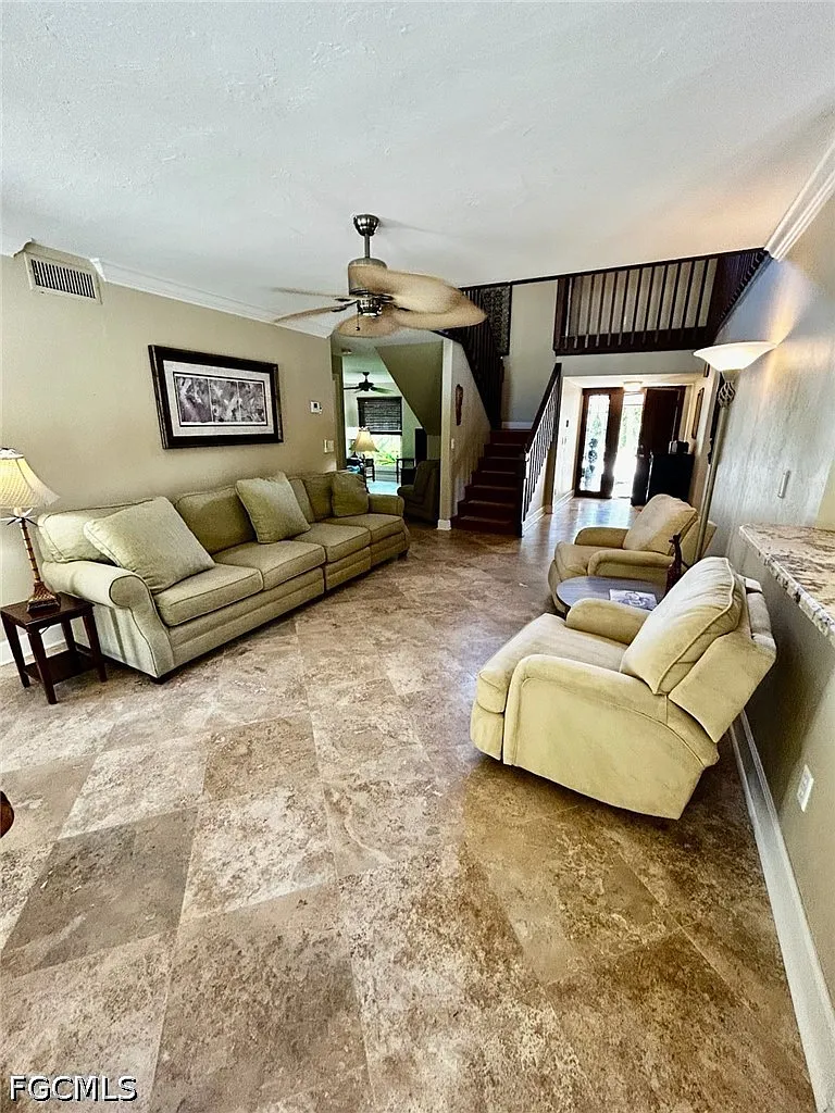 4 bed, 2.5 bath, 2093 sqft, $3,500 — Photo 4