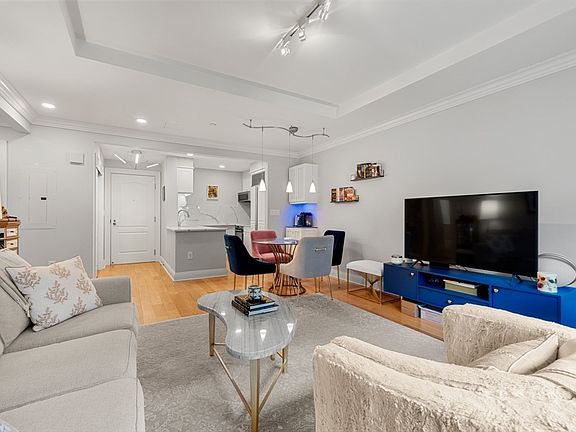 4th image of 1 Huntington Ave APT 302