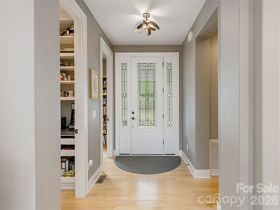 4th image of 8 Broadmoor Dr