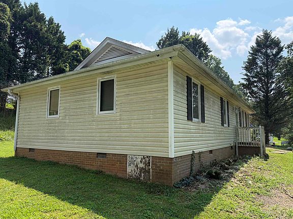 3rd image of 261 Harding Dr