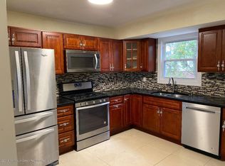 1 Green Ridge Dr, Toms River, NJ 08757