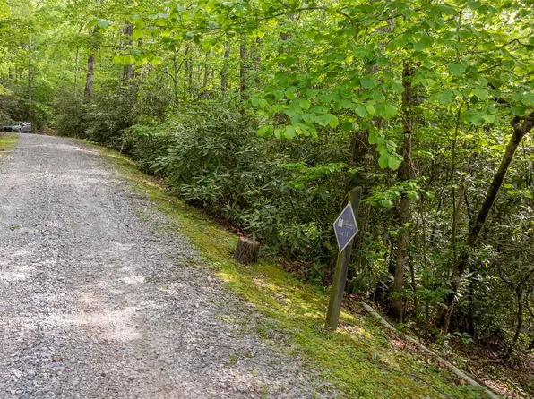 11 Power Line Road, Glenville, NC 28736