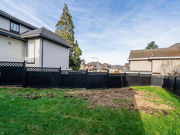 5th image of 14271 Grosvenor Rd