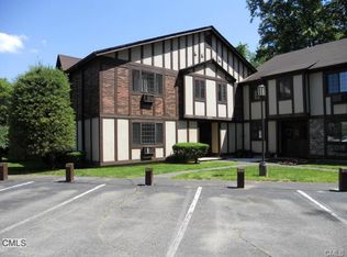 309 Foxwood Ln, Milford, CT 06461